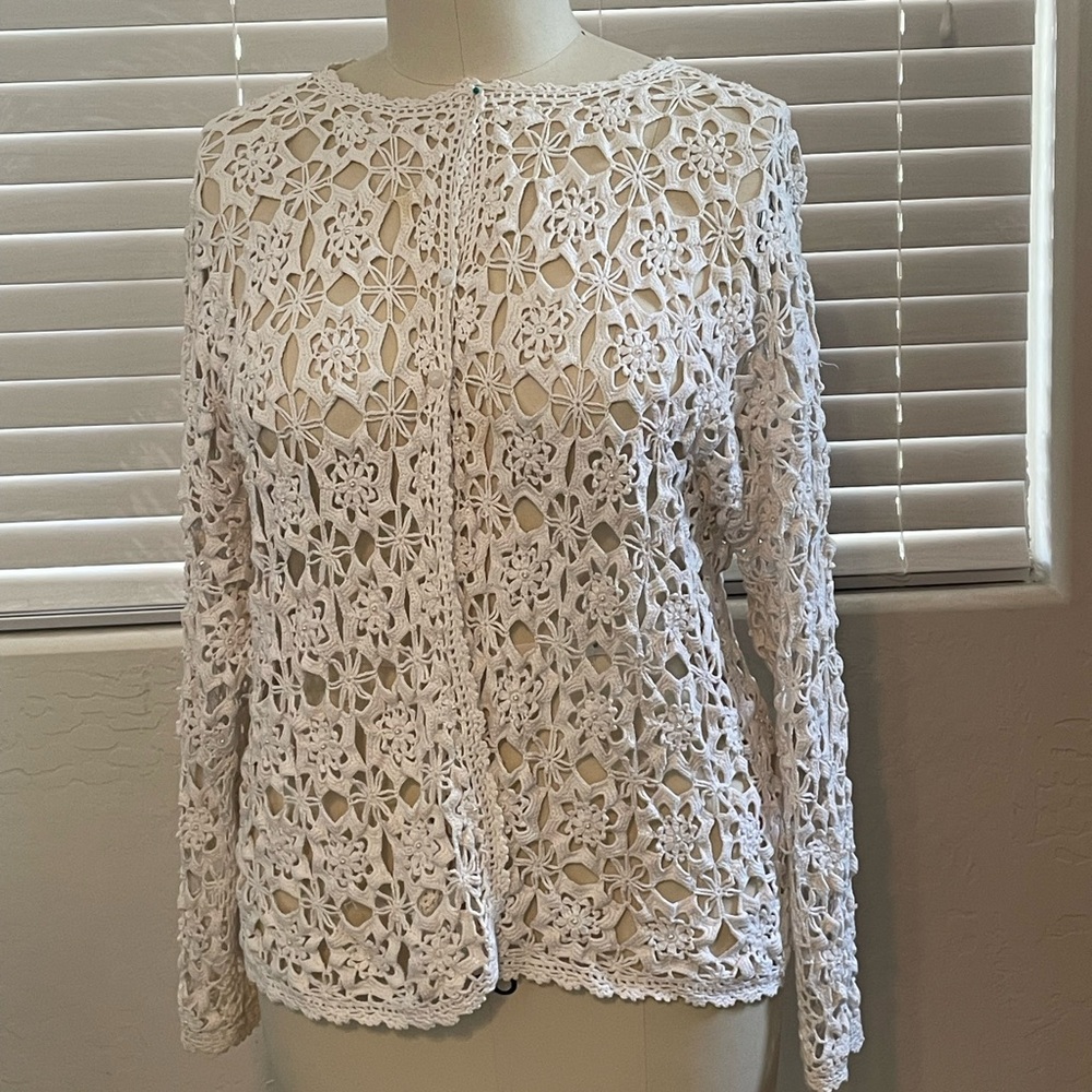 Elegant White Lace Floral Top